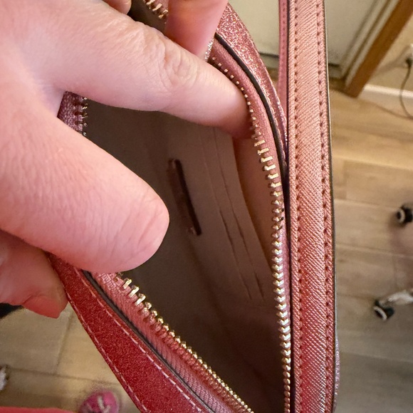 Kate Spade Glitter Camera Crossbody | Pink Sparkle | NWOT Condition - Picture 2 of 3